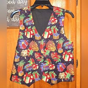 A Homemade Christmas vest in a men's size medium. EUC. Festive